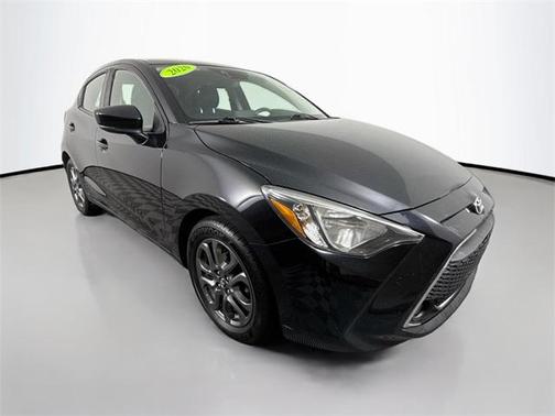 2020 Toyota Yaris Sedan LE