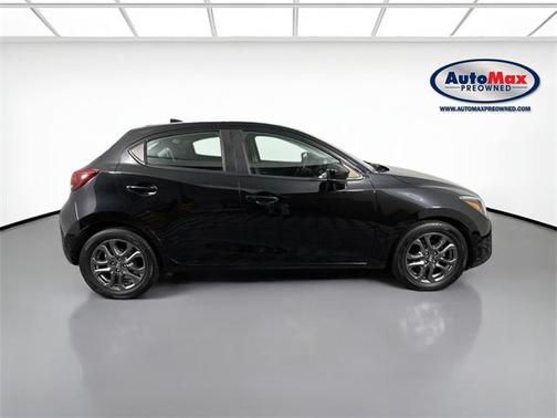 2020 Toyota Yaris Sedan LE