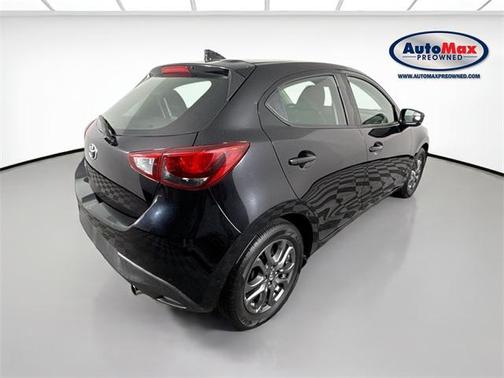 2020 Toyota Yaris Sedan LE