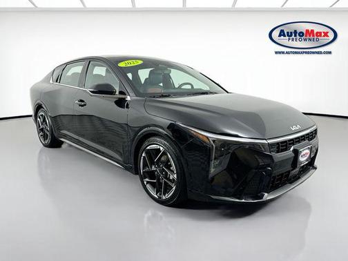Aurora Black Pearl 2025 Kia K4 GT-Line