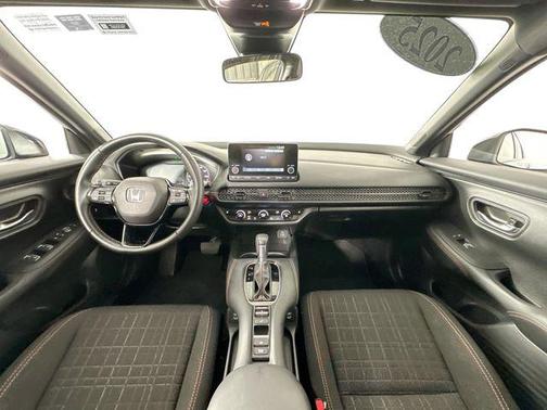 Crystal Black Pearl 2025 Honda HR-V AWD Sport