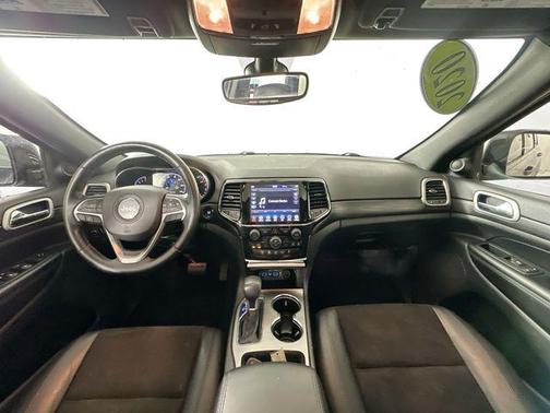 Diamond Black Crystal Pearlcoat 2020 Jeep Grand Cherokee Altitude