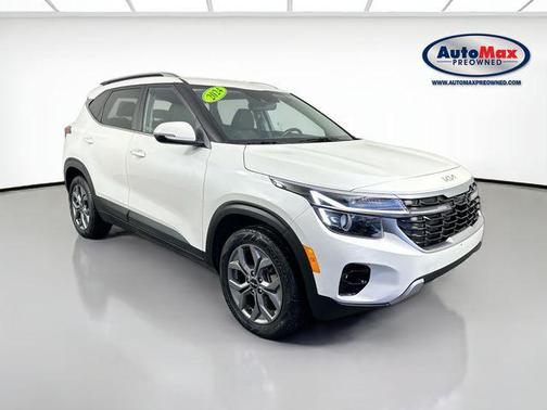 Snow White Pearl 2024 Kia Seltos S