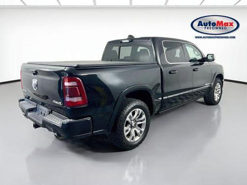 Diamond Black Crystal Pearlcoat 2023 RAM 1500 Limited