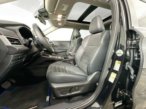 Labrador Black Metallic 2023 Mitsubishi Outlander PHEV SE S-AWC