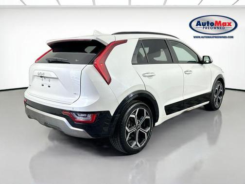 Snow White Pearl 2023 Kia Niro Touring
