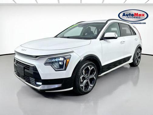 Snow White Pearl 2023 Kia Niro Touring