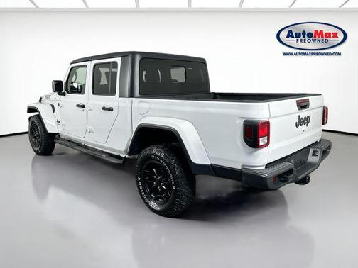 Bright White Clearcoat 2022 Jeep Gladiator Willys 4x4