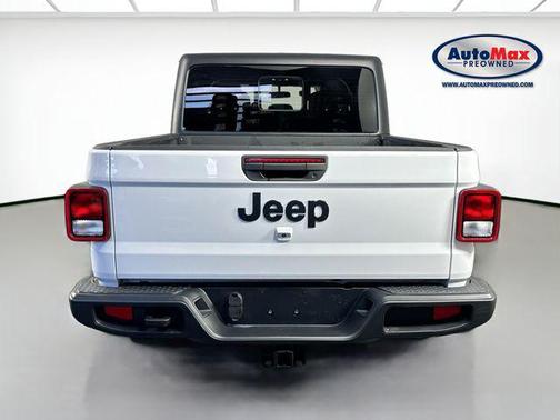 Bright White Clearcoat 2022 Jeep Gladiator Willys 4x4