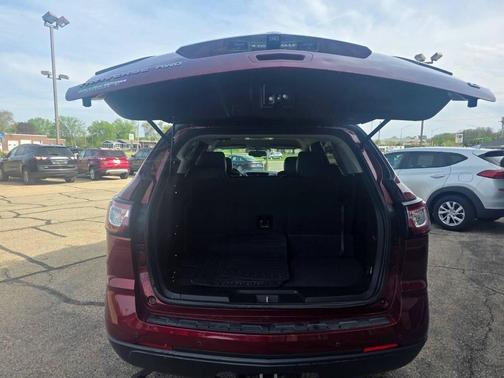 Siren Red Tintcoat 2017 Chevrolet Traverse 2LT