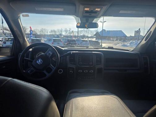 2017 RAM 2500 Tradesman Crew Cab 4x4 6'4' Box