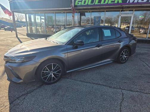 2020 Toyota Camry SE