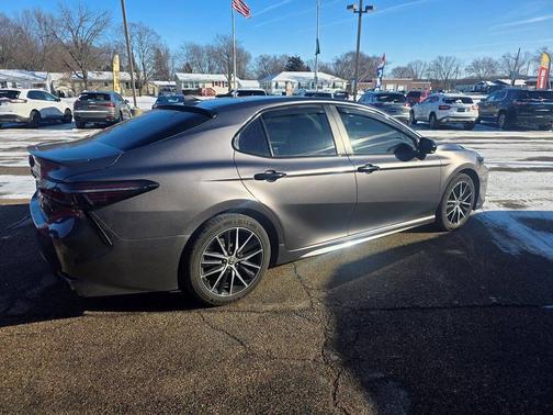 2020 Toyota Camry SE