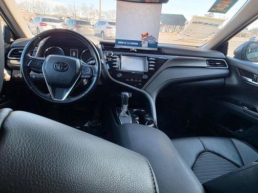 2020 Toyota Camry SE