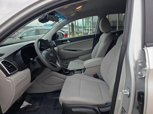 Molten Silver 2019 Hyundai TUCSON SE