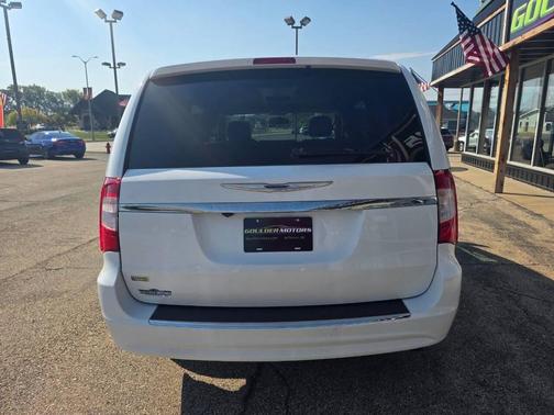 2016 Chrysler Town & Country Touring