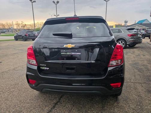 Mosaic Black Metallic 2020 Chevrolet Trax LS