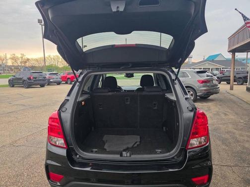 Mosaic Black Metallic 2020 Chevrolet Trax LS