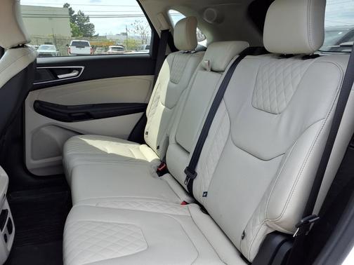 Star White Metallic Tri-Coat 2024 Ford Edge Titanium