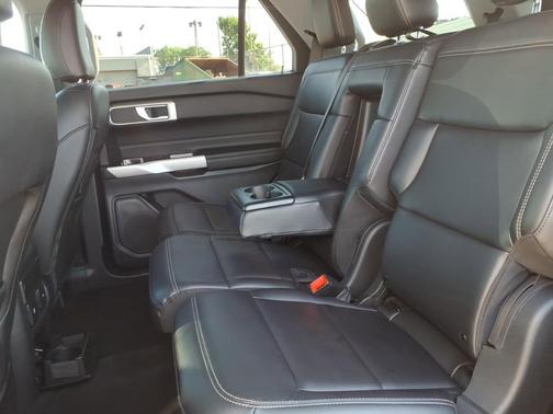 Star White Metallic Tri-Coat 2024 Ford Explorer XLT