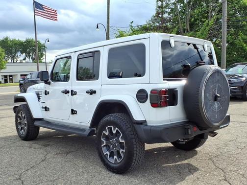 Bright White Clearcoat 2024 Jeep Wrangler 4-Door Sahara 4x4