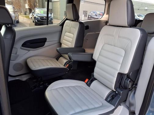 2022 Ford Transit Connect XLT w/Rear Liftgate