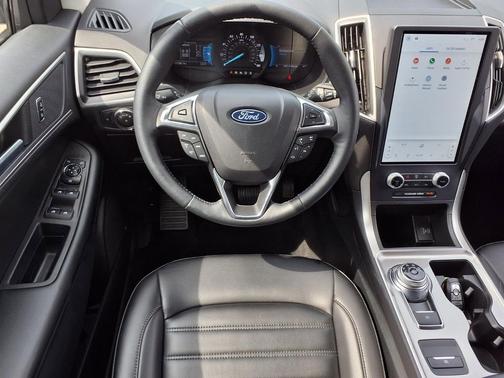 Carbonized Gray Metallic 2023 Ford Edge SEL