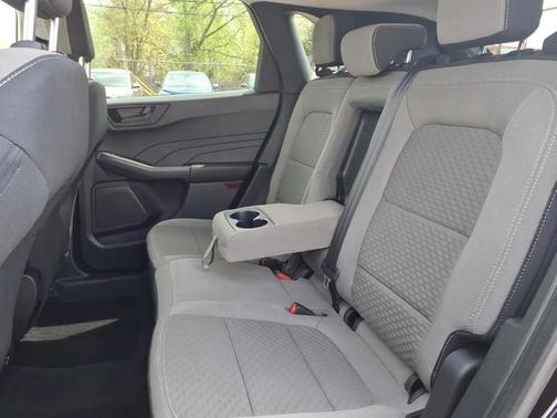 Agate Black Metallic 2022 Ford Escape SE