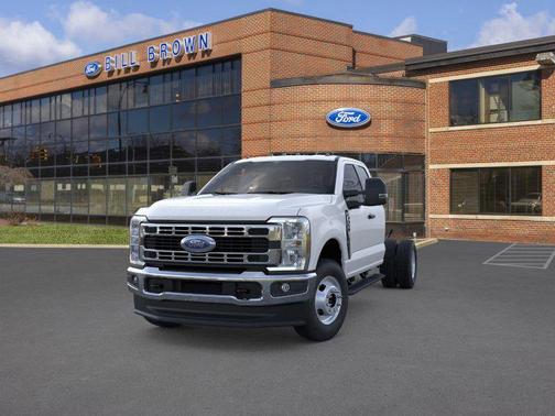 Oxford White 2025 Ford F-350 XL