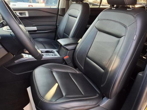 Carbonized Gray Metallic 2024 Ford Explorer XLT