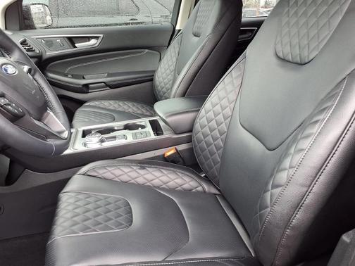 Agate Black Metallic 2024 Ford Edge Titanium