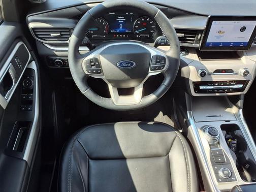 Agate Black Metallic 2023 Ford Explorer XLT