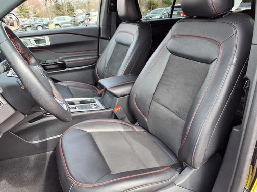 Agate Black Metallic 2023 Ford Explorer ST-Line