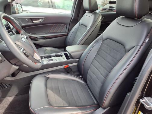 Agate Black Metallic 2024 Ford Edge ST Line