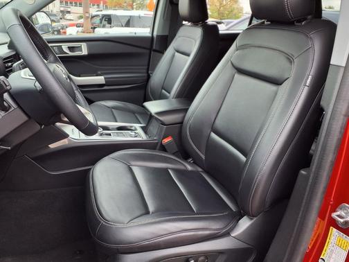 Rapid Red Metallic Tinted Clearcoat 2023 Ford Explorer XLT