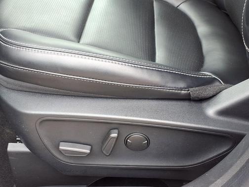 Star White Metallic Tri-Coat 2024 Ford Escape Platinum