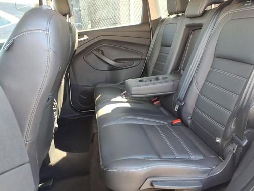 Oxford White 2019 Ford Escape SEL
