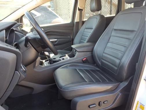 Oxford White 2019 Ford Escape SEL