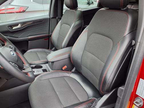 Rapid Red Metallic Tinted Clearcoat 2024 Ford Escape ST-Line