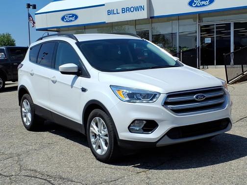 White Platinum Metallic Tri-Coat 2017 Ford Escape SE