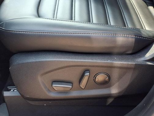 Iconic Silver Metallic 2024 Ford Edge SEL