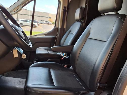 Oxford White 2023 Ford Transit-250 Base