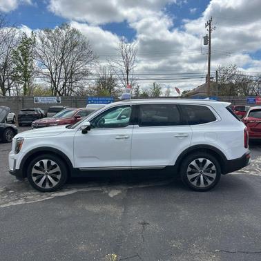 Glacial White Pearl 2022 Kia Telluride S