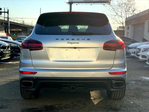 2017 Porsche Cayenne Platinum Edition