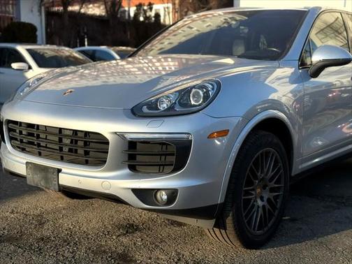 2017 Porsche Cayenne Platinum Edition