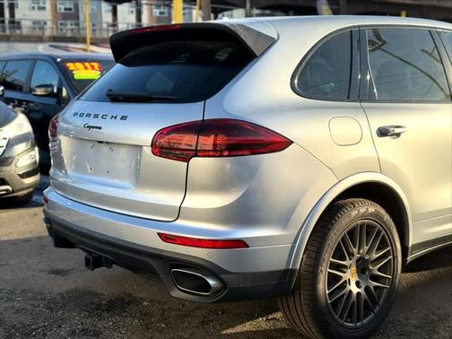 2017 Porsche Cayenne Platinum Edition
