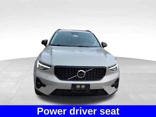 2024 Volvo XC40 B5 Plus Dark Theme