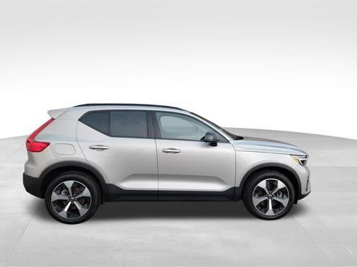 2024 Volvo XC40 B5 Plus Dark Theme