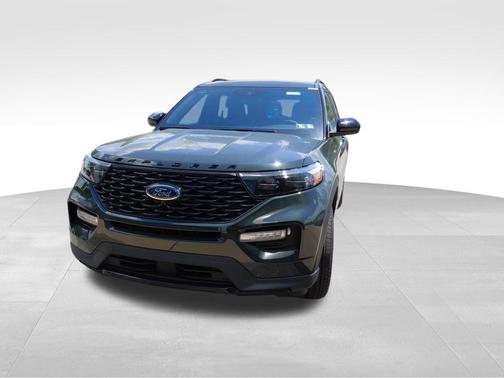 Forged Green Metallic 2023 Ford Explorer ST-Line