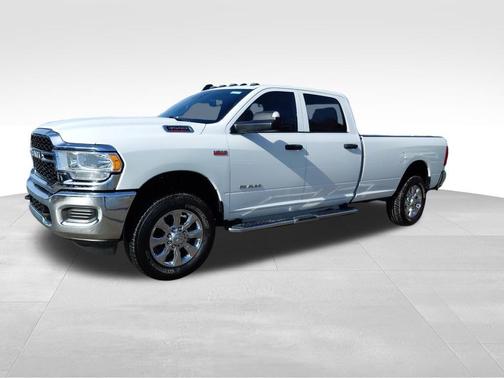 2022 RAM 3500 Tradesman Crew Cab 4x4 8' Box